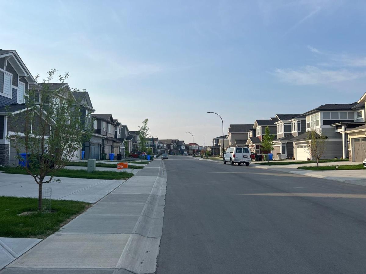 Beautiful 2 Bedroom Home Away From Home Calgary Ngoại thất bức ảnh