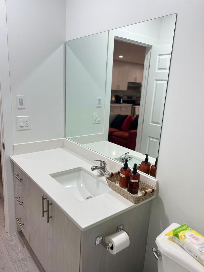 Beautiful 2 Bedroom Home Away From Home Calgary Ngoại thất bức ảnh